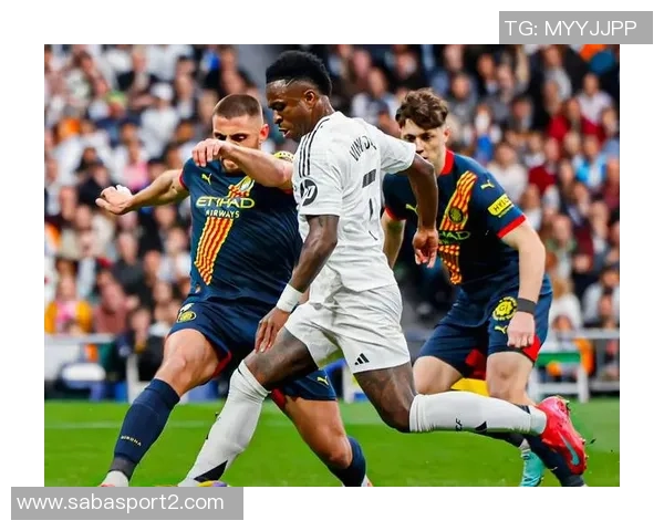 西甲最新动态皇马暂时领先巴萨今晚迎战塞维亚挑战