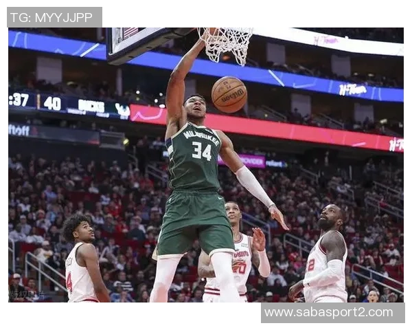 字母哥半场火力全开18分罚球命中率高暴扣两次震撼全场 字母哥半场火力全开18分罚球命中率高暴扣两次震撼全场