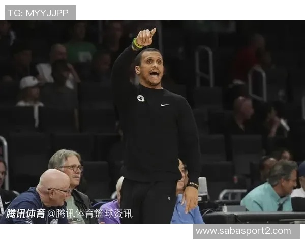 怀特谈马祖拉理念强调多元影响赢球不应以投篮表现自我定义 怀特谈马祖拉理念强调多元影响赢球不应以投篮表现自我定义