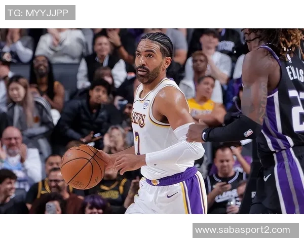 湖人残阵逆袭独行侠文森特首节火力全开八村表现出色半场领先13分 湖人残阵逆袭独行侠文森特首节火力全开八村表现出色半场领先13分